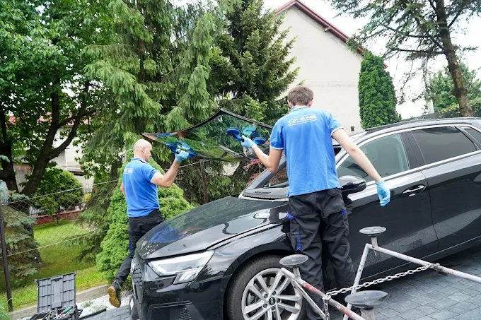 Mobilna wymiana szyby czołowej u klienta
